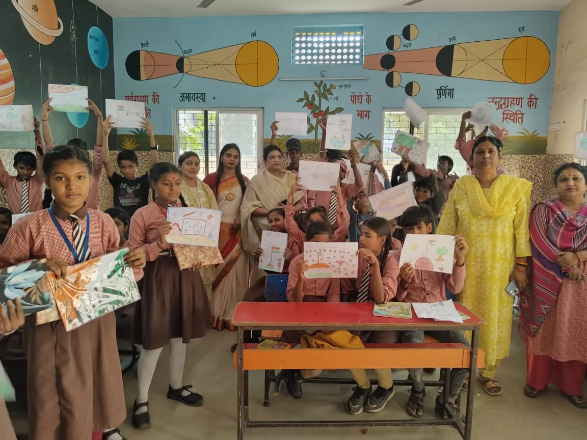वरदा आर्ट इंस्टिट्यूट सूरजकुंड ने कंपोजिट पूर्व माध्यमिक विद्यालय हजारीपुर में कराया आयोजन