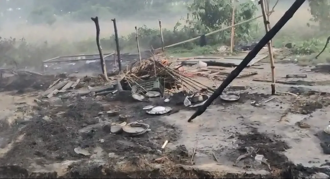 दुर्गा पूजा के उल्लास के बीच  तीन वर्षीय बच्ची समेत तीन लोगों ने गंवाई जान