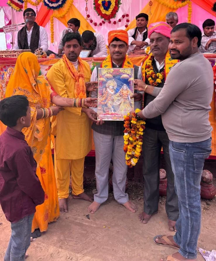 श्रधालुओ ने लिया भागवत कथा का आनंद