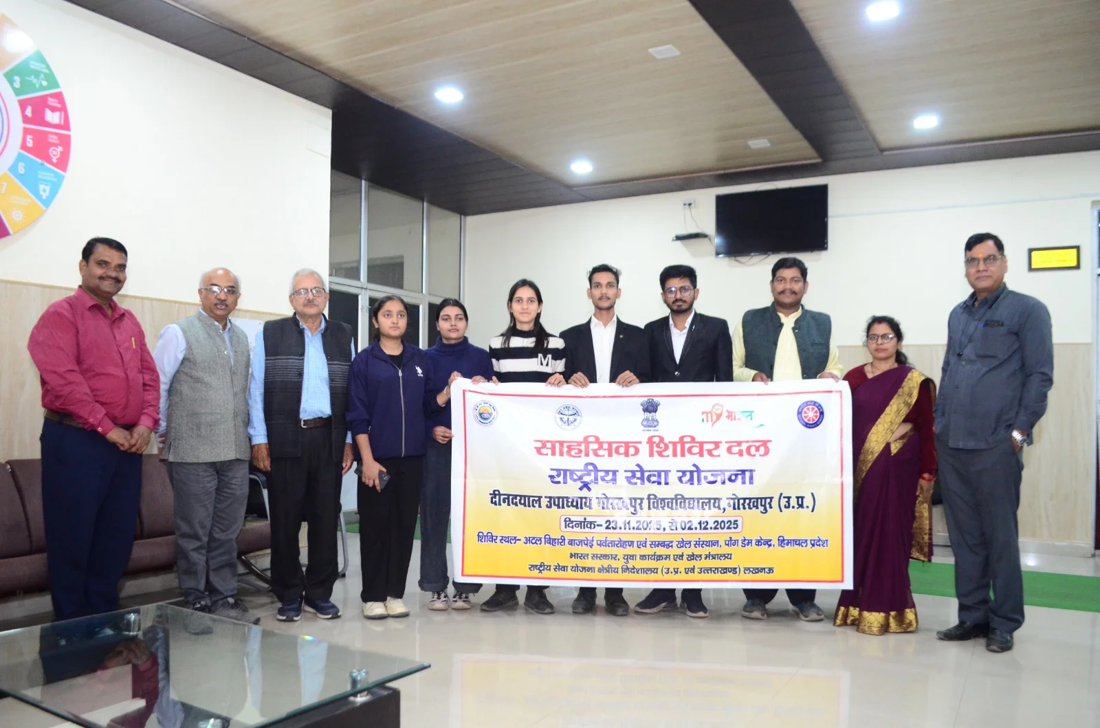 चुप्पी तोड़-हल्ला बोल परियोजना के अंतर्गत बालिकाओं को अधिकारों और सुरक्षा के प्रति किया गया जागरूक