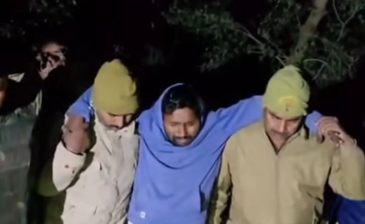 तीन पुलिसकर्मियों पर केस दर्ज करने का आदेश