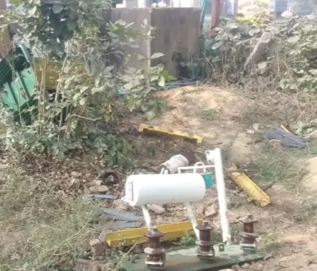 सैनिक आईटीआई गेट से तेल व कीमती सामान ले गए अज्ञात चोर