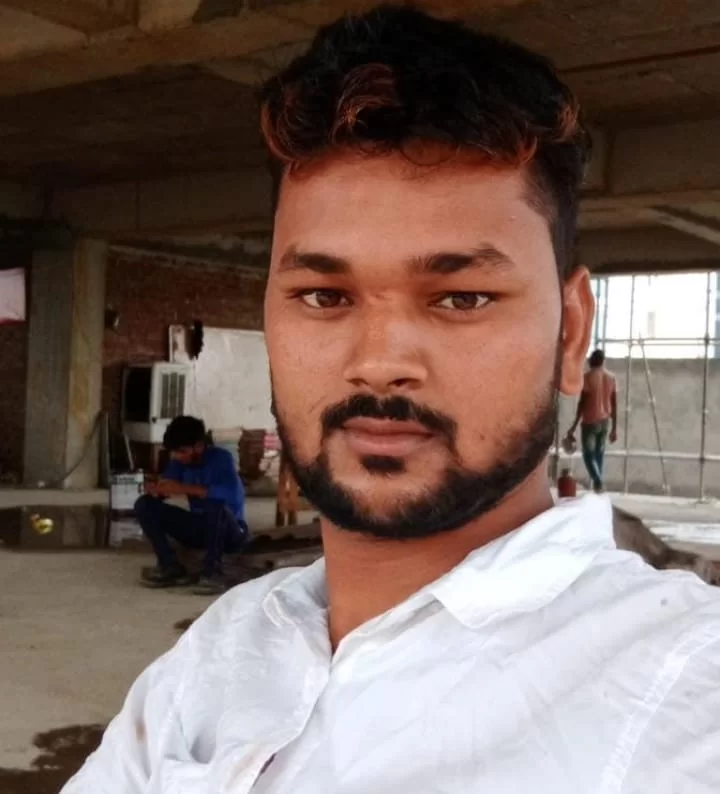 बंद कमरे में लटकता मिला शव