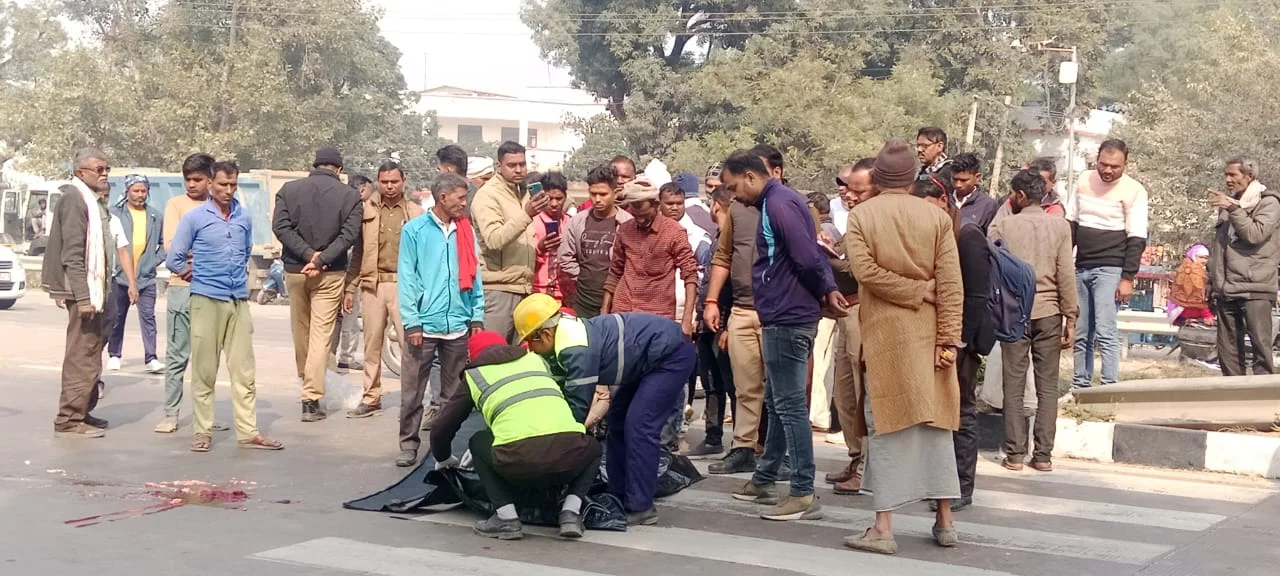 सत्संग में शामिल होने आ रहे अधेड़ की मौत: कंटेनर चालक को पुलिस ने घेराबंदी कर कल्याणपुर से दबोचा।