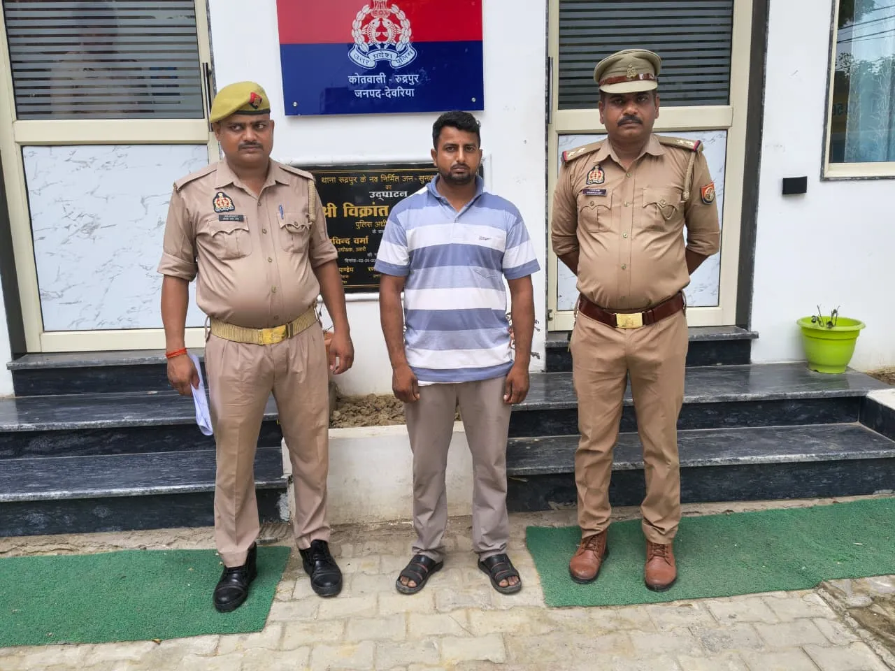 शीतलमांझा के पास से मुखबिर की सूचना पर पकड़ा