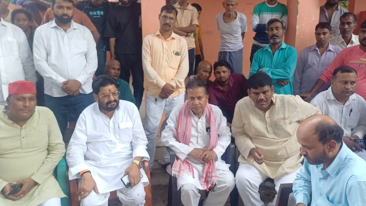 साहू समाज के सैकड़ों लोग पहुंचे, विधायक ने परिवार को दिलाया न्याय की लड़ाई में साथ देने का भरोसा