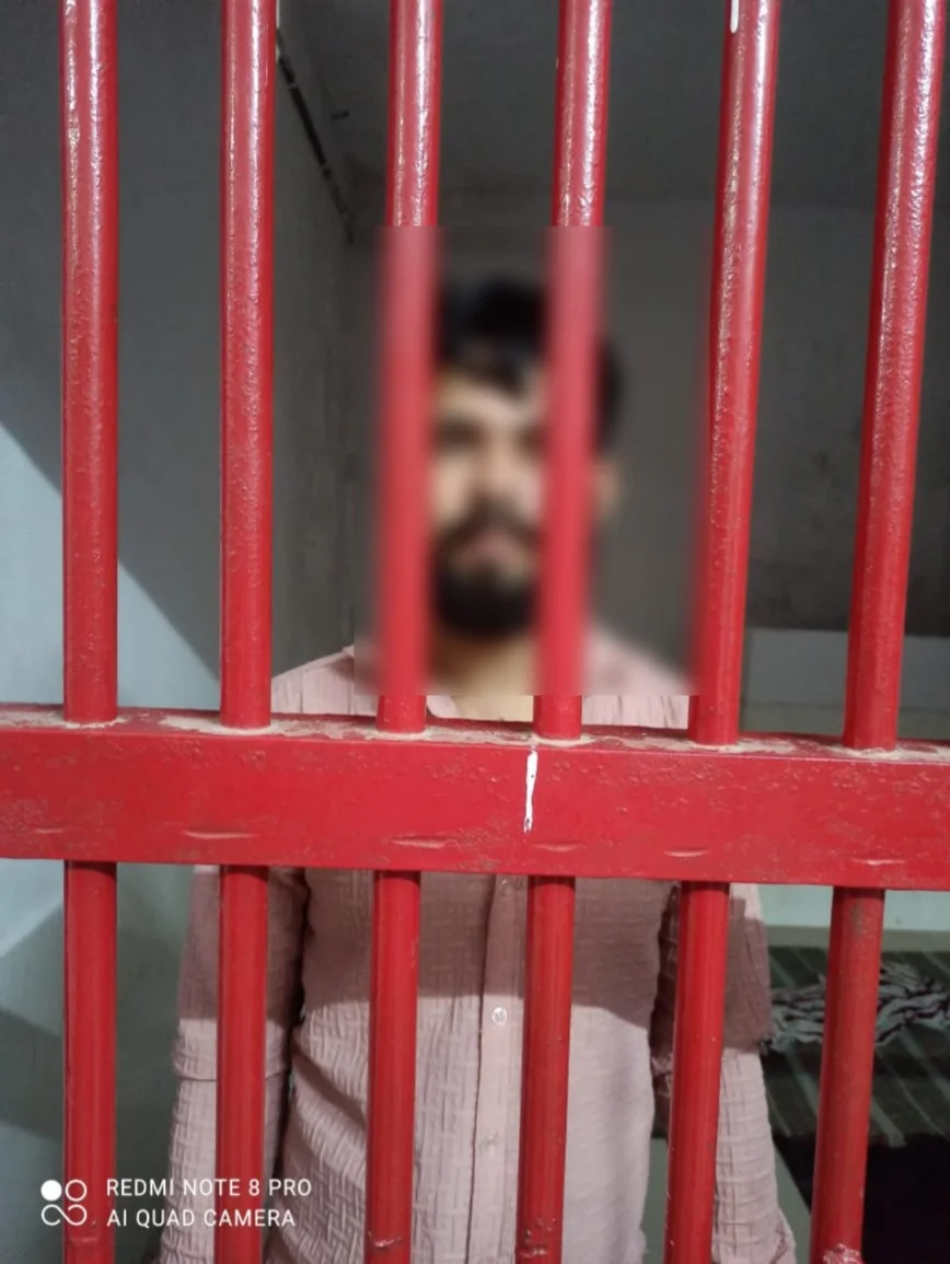 तिवारीपुर थाना प्रभारी सूरज सिंह की टीम ने अंधियारी बाग से किया गिरफ्तार, सर्राफा कारोबारी के गहनों की छिनैती में था वांछित