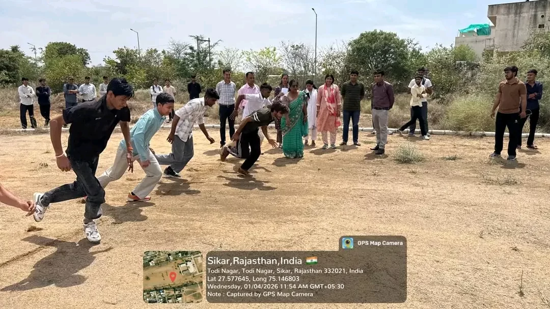 100, 400 और 800 मीटर दौड़ सहित रस्साकशी व वॉलीबॉल में विद्यार्थियों ने किया शानदार प्रदर्शन