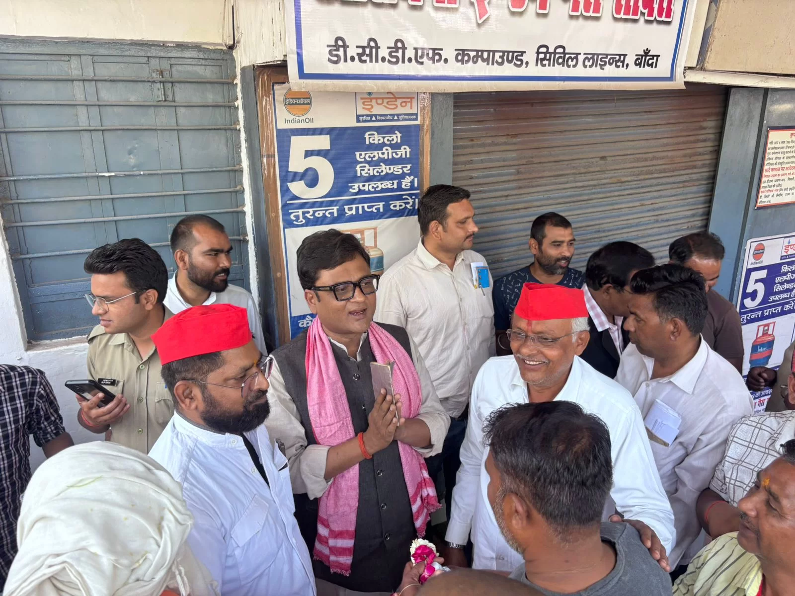 हाकरों की संख्या बढ़ाने तथा सुरक्षा व निगरानी की व्यवस्था मजबूत करने की भी मांग की