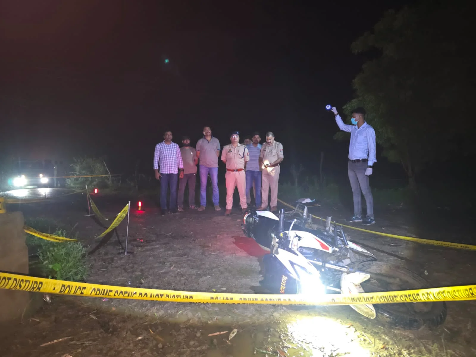 औगासी पुल के पास लूट की साजिश रच रहे तीन आरोपियों को एसओजी व थाना मरका पुलिस ने दबोचा