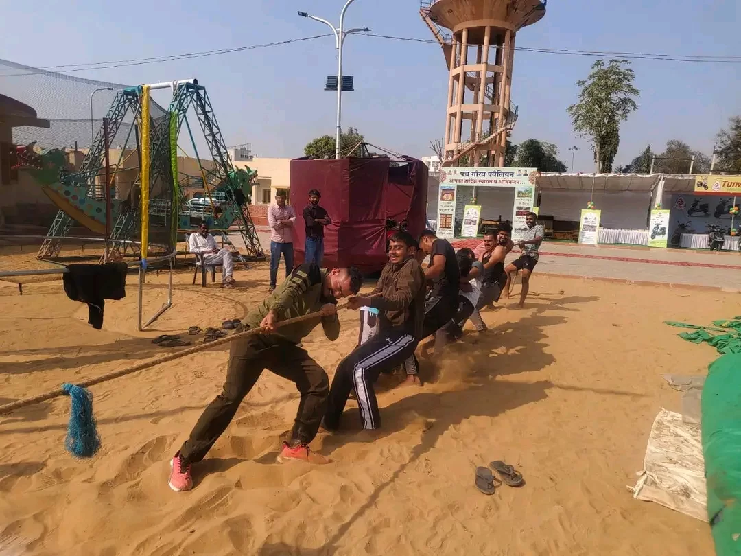 हस्तशिल्प स्टॉल्स पर उमड़ी खरीदारों की भीड़