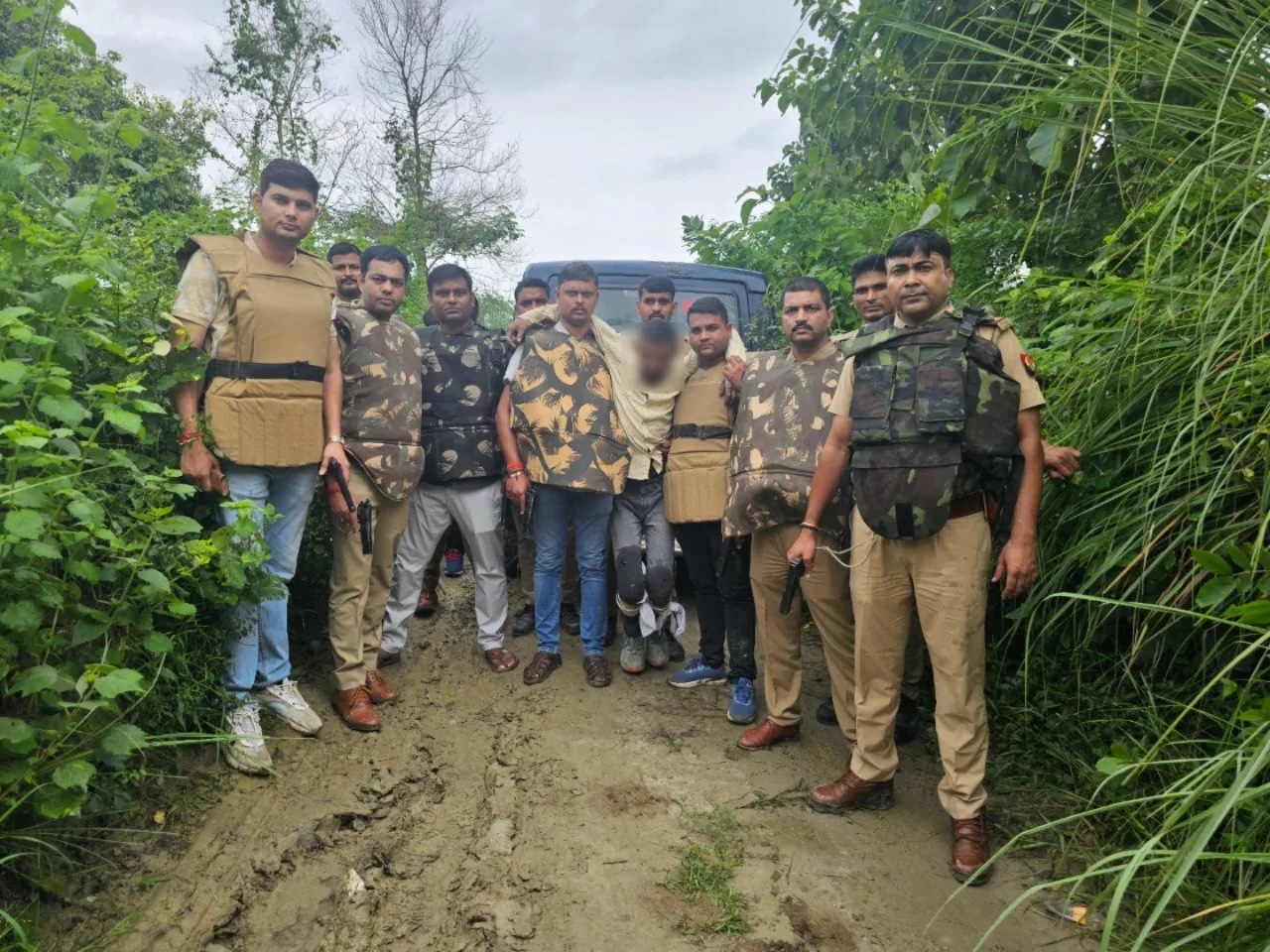 मऊआचापी गांव में हुई 19 वर्षीय दीपक की हत्या, लापरवाही पर चौकी इंचार्ज समेत 4 कॉन्स्टेबल निलंबित, एडीजी ने की मामले की समीक्षा