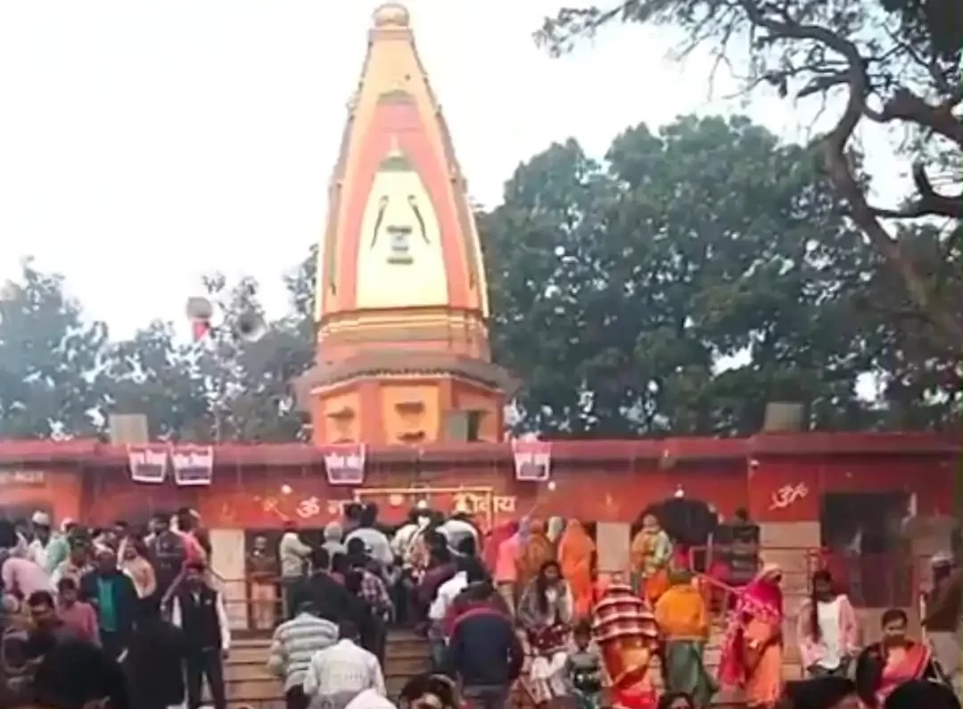 कटहरा जंगल के प्राचीन शिव मंदिर में उमड़ी भक्तों की भारी भीड़