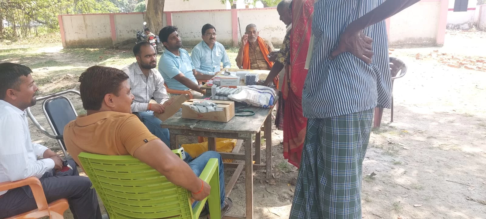 चिकित्सकों ने दिया मुफ्त परामर्श और दवाएं
