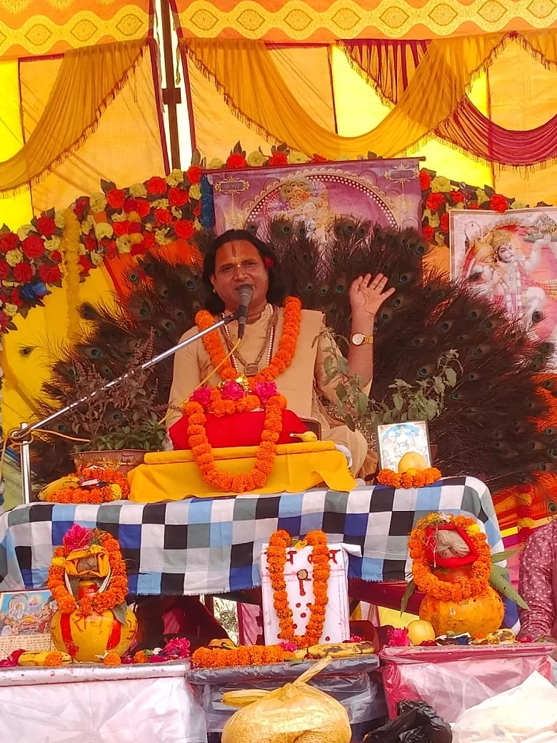 कलश यात्रा के साथ हुआ कथा का शुभारंभ