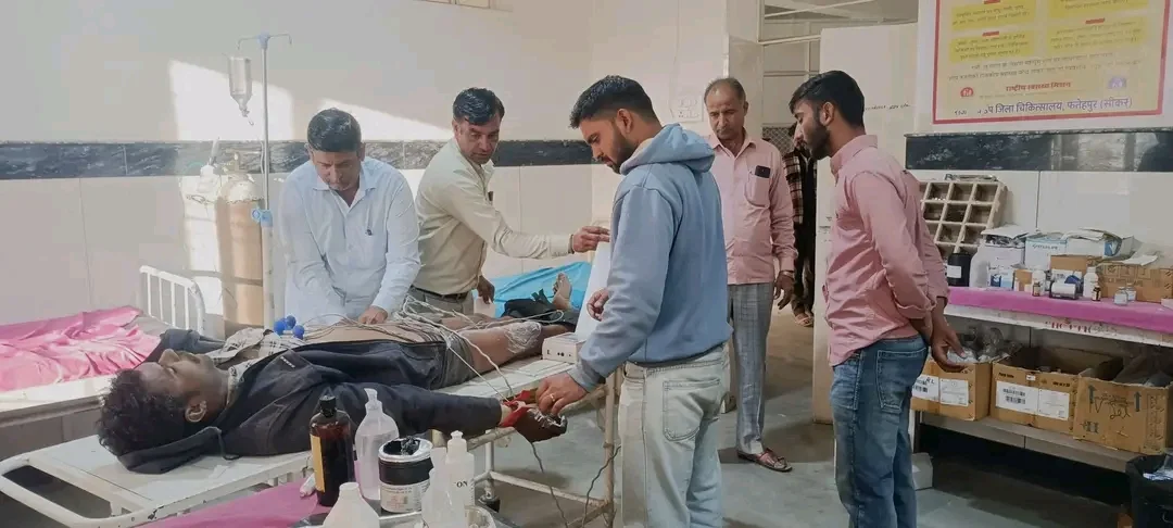 ट्रांसफार्मर लगाते समय हुआ हादसा, प्राथमिक उपचार के बाद सीकर रैफर