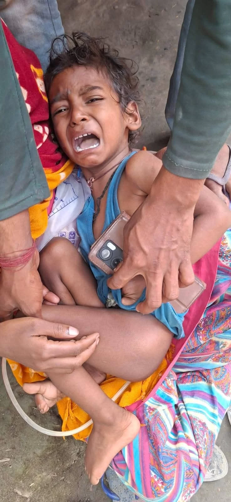 कोढ़ा के महेशपुर पंचायत में आर्थिक तंगी से जूझ रहे परिवार से मिलकर सहायता की अपील
