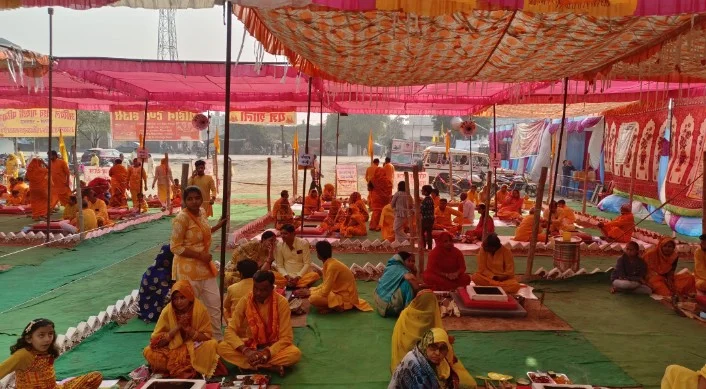 गायत्री मंत्रोच्चारण से गूंजा वातावरण, साधक व श्रद्धालु हुए भावविभोर