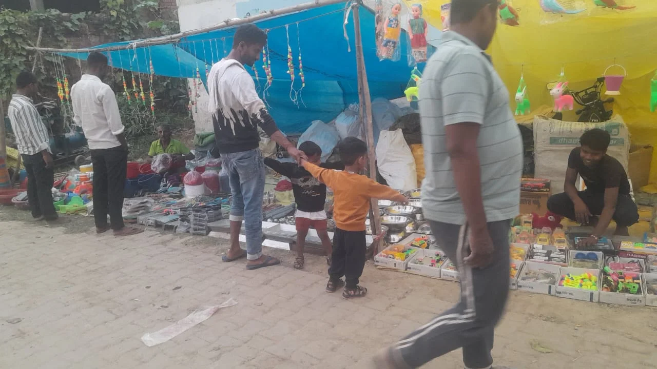 कौशाम्बी में धनतेरस की धूम, करोड़ों का हुआ व्यापार