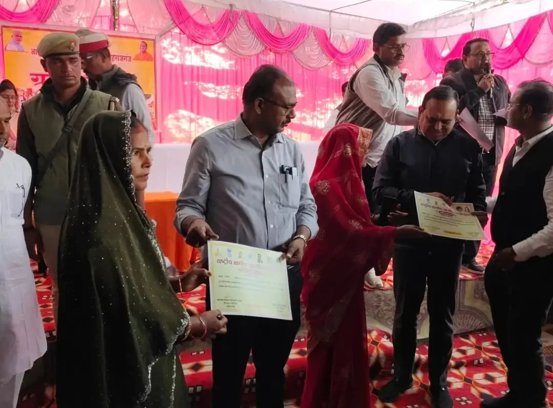 पनियरा के रजौड़ा पंजुम गांव में सड़क, बिजली, पानी, पेंशन व आवास से जुड़े मुद्दे उठे