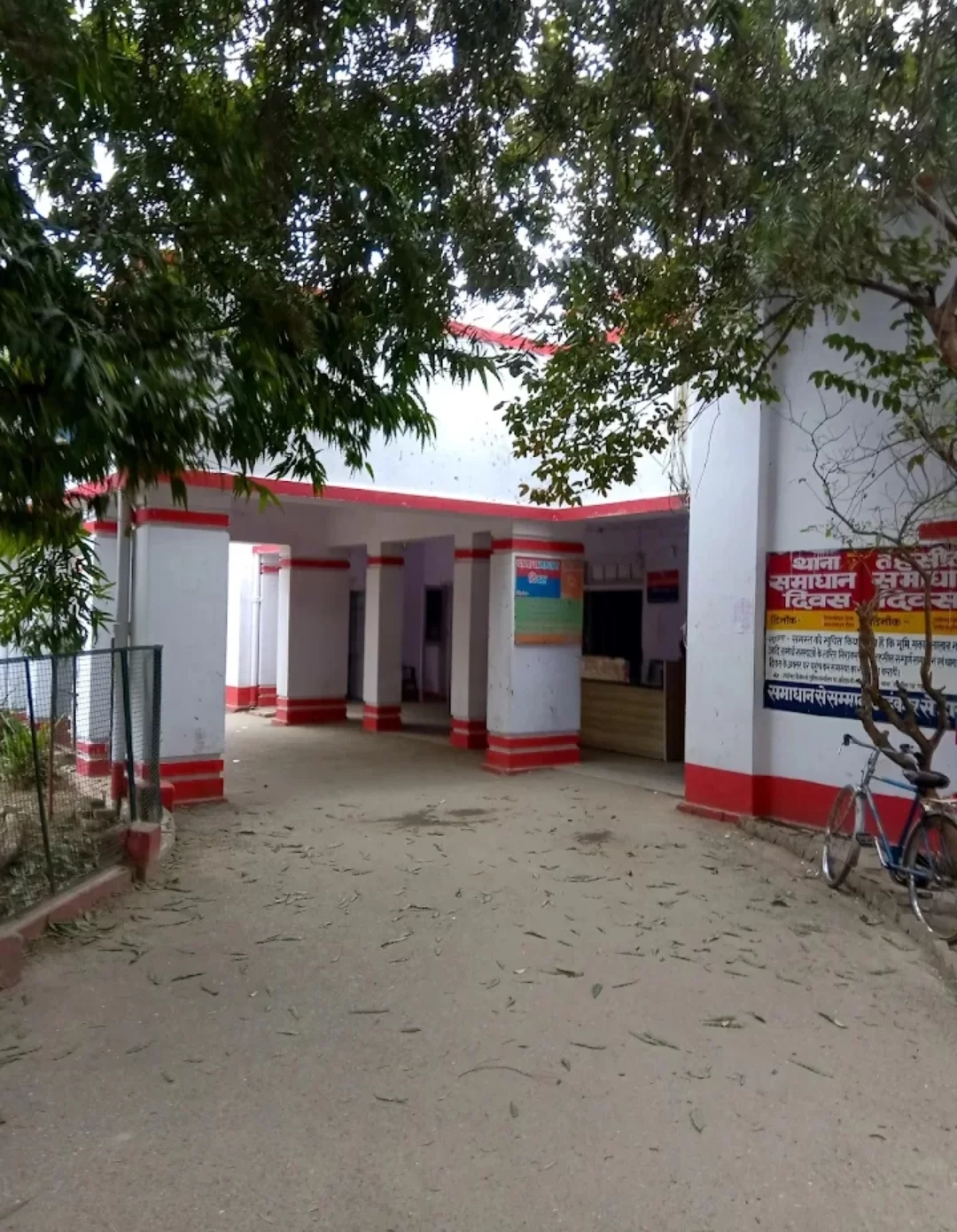 आशु लिपिक व सिपाही गिरफ्तार