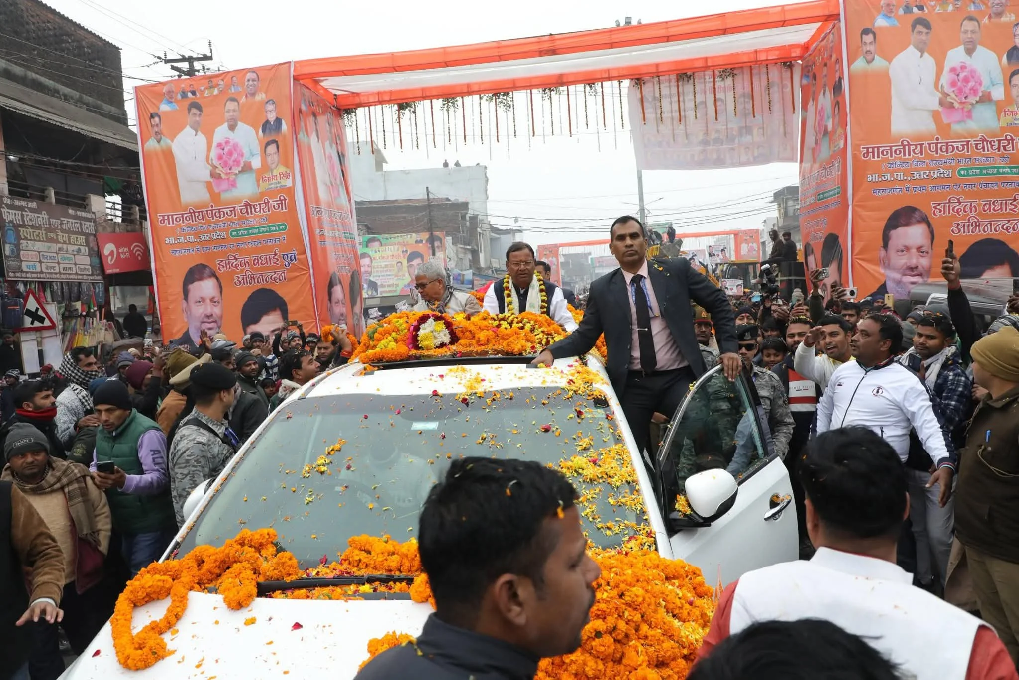 भाजपा प्रदेश अध्यक्ष पंकज चौधरी का महराजगंज आगमन, भव्य स्वागत और विशाल जनसभा