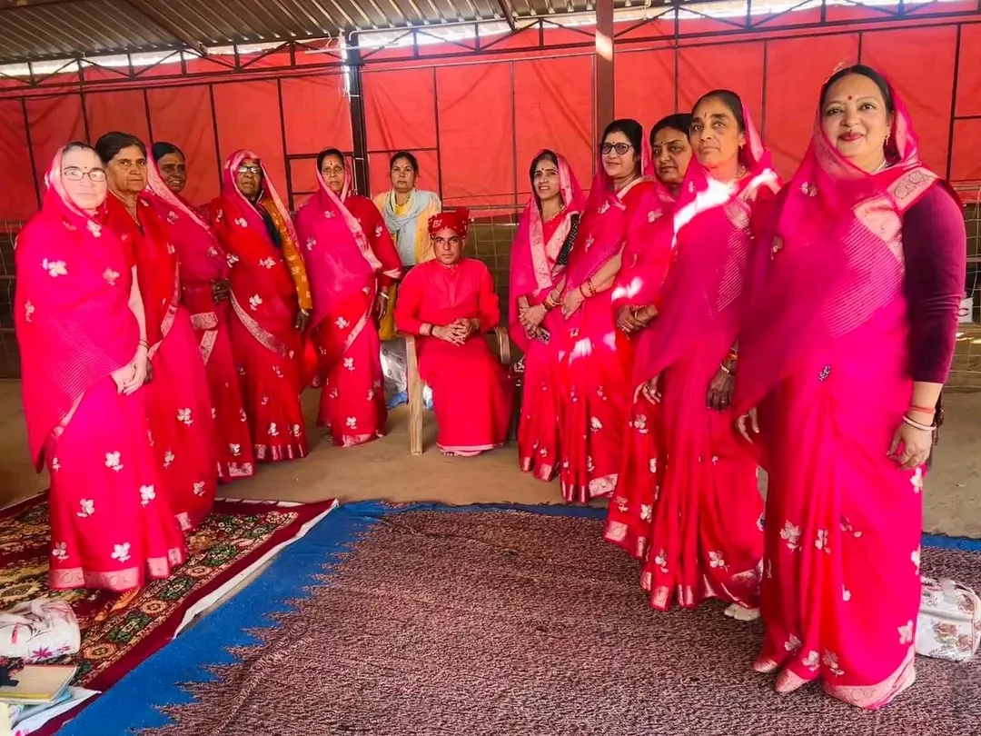 महिलाओं ने बीमार गोवंश के लिए गौशाला को सौंपी 7.51 लाख की राशि