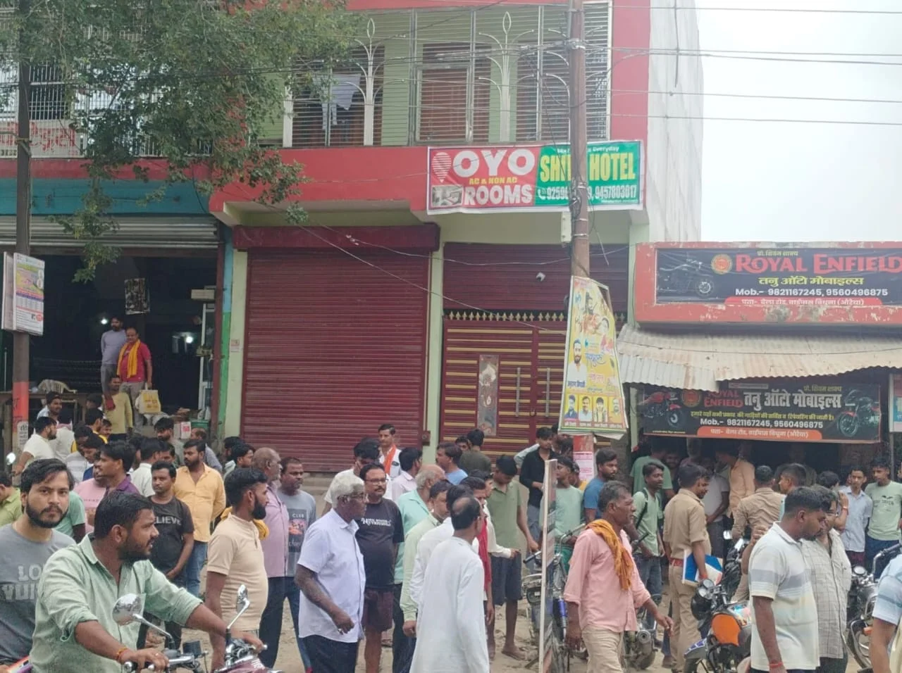 बिधूना में OYO होटल पर पुलिस का छापा, नाबालिग लड़की-युवक बरामद
