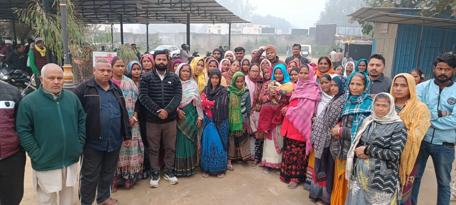 वेरिफिकेशन अभियान से घबराए दुकानदारों ने सौंपा ज्ञापन, प्रशासन बोला— पहचान प्रमाण देने पर नहीं होगी कोई कार्रवाई