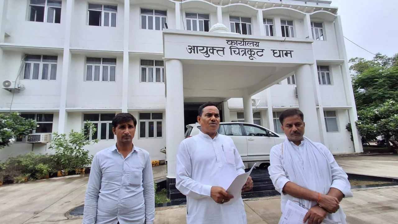 झंझरी गांव में नया रपटा बारिश में टूटा, आयुक्त को सौंपा ज्ञापन