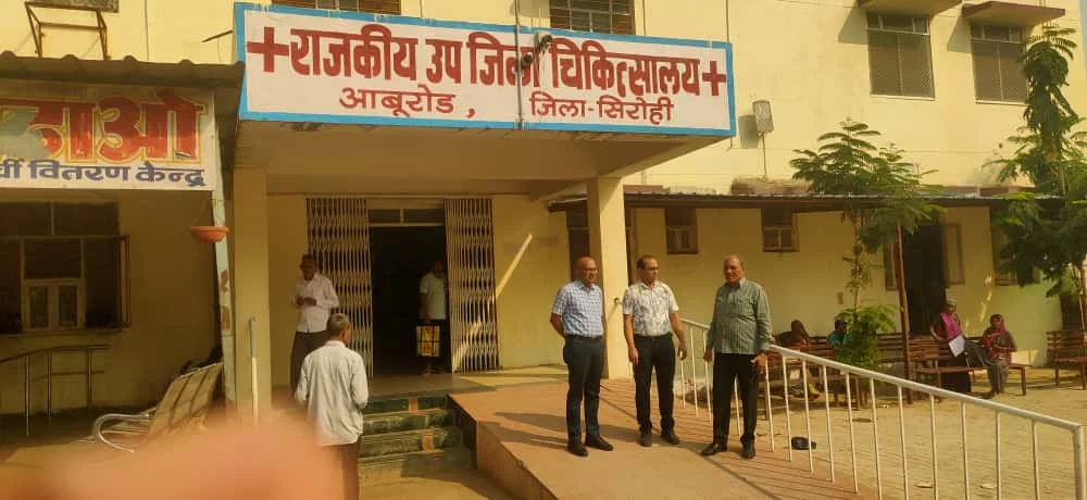 A.D.M डाॅ.गोयल ने उप जिला चिकित्सालय आबूरोड का औचक निरीक्षण किया