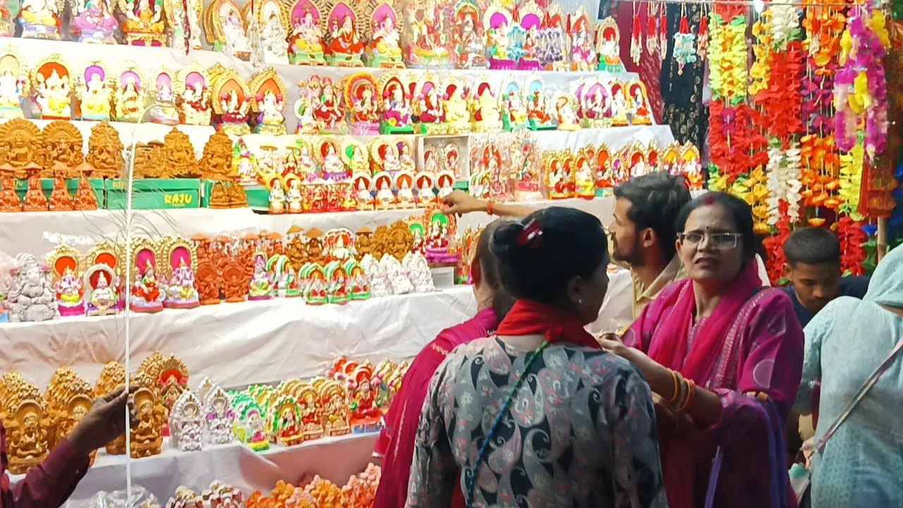 नरक चतुर्दशी पर मनाई गई छोटी दिवाली