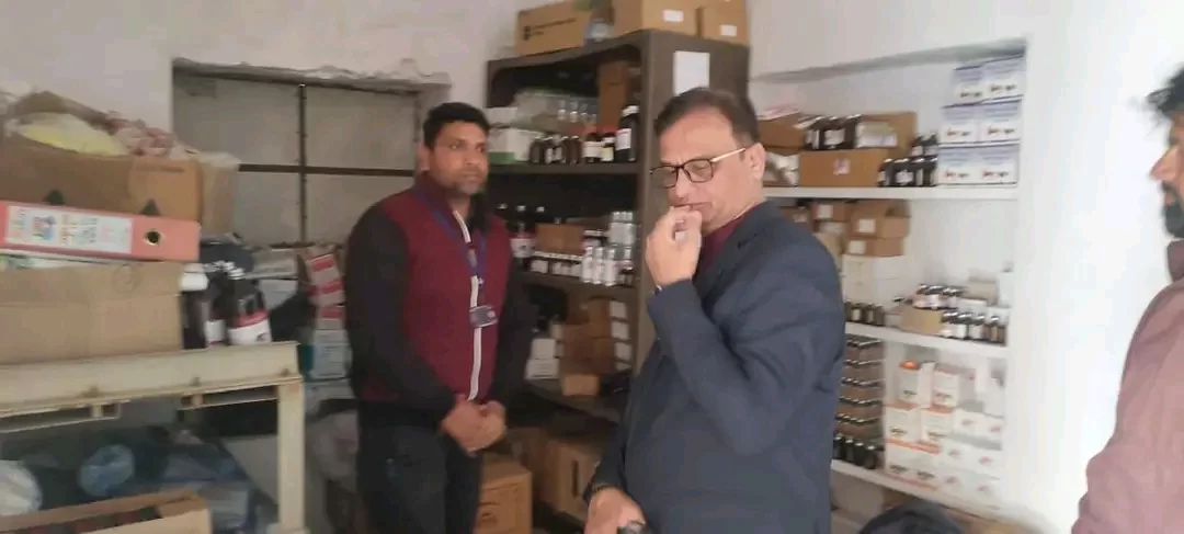 योजनाओं की प्रगति व दवाओं की उपलब्धता का लिया जायजा, पशुपालकों से की संवाद