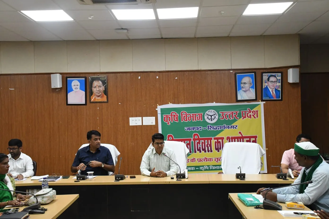 किसान सम्मान निधि फार्मर रजिस्ट्री बिजली बीज दवा और सिंचाई से जुड़ी शिकायतों के समाधान पर जोर