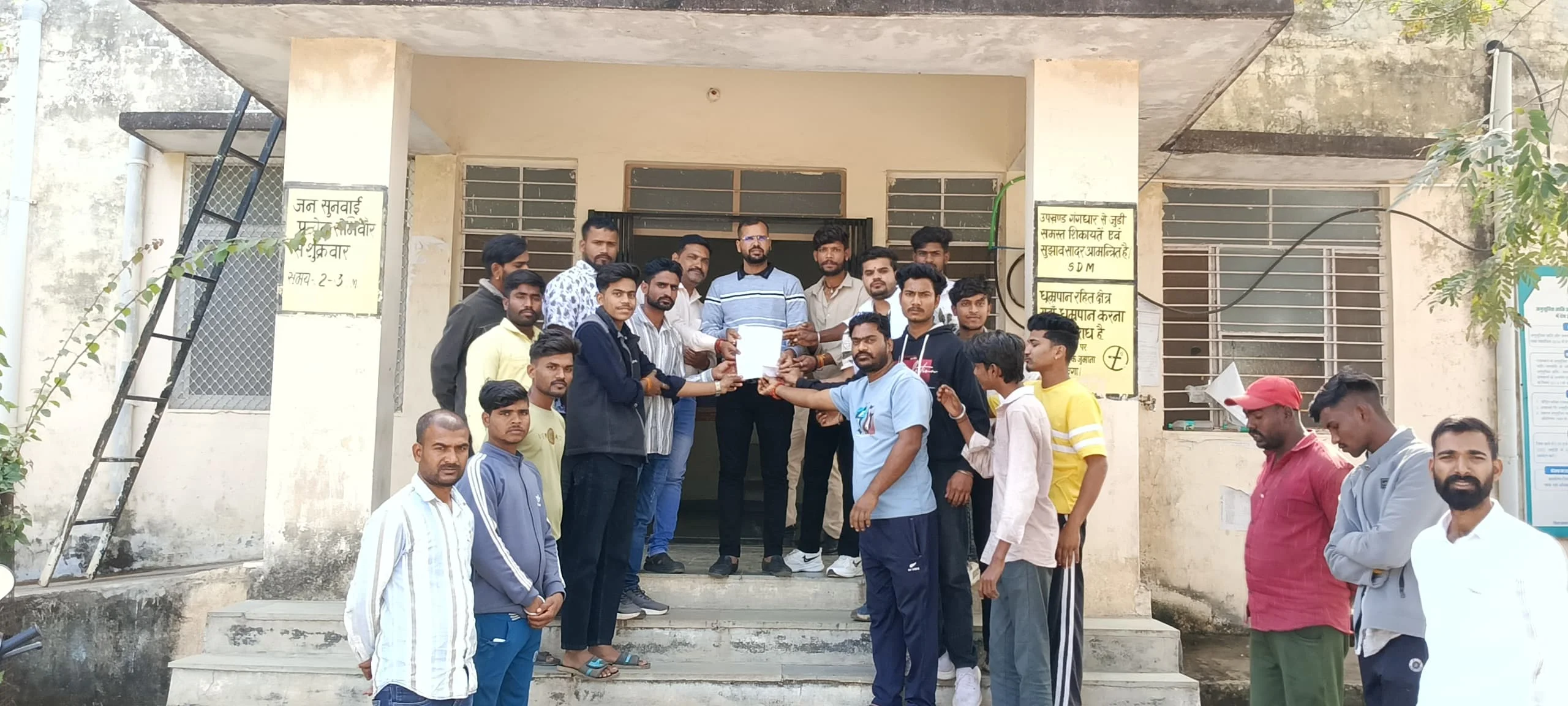 गौ रक्षा दल ने SDM को सौंपा ज्ञापन