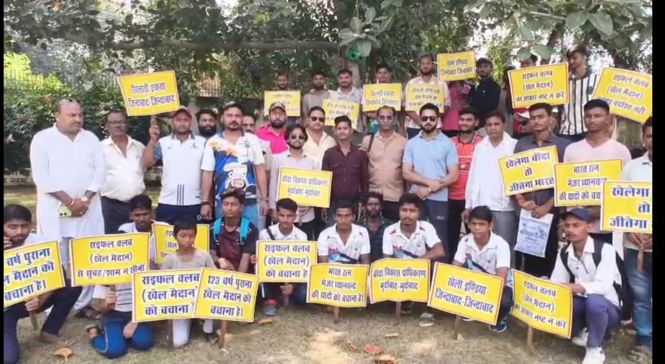 खेल प्रेमियों ने आयुक्त को सौंपा ज्ञापन