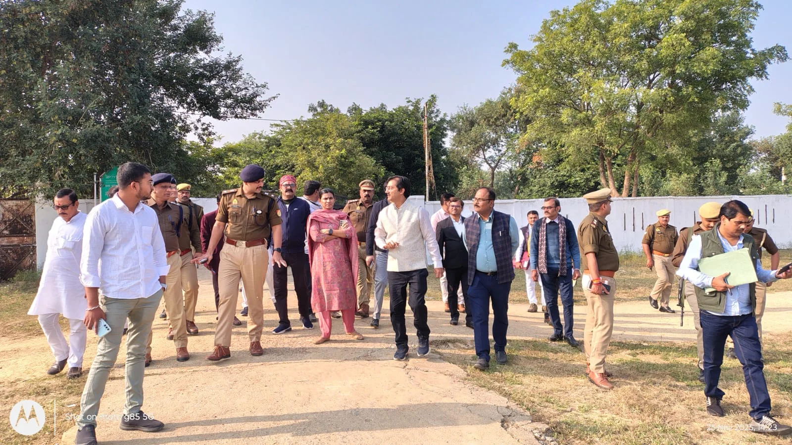 अधिकारियों के साथ बैठक कर दिए आवश्यक दिशा-निर्देश