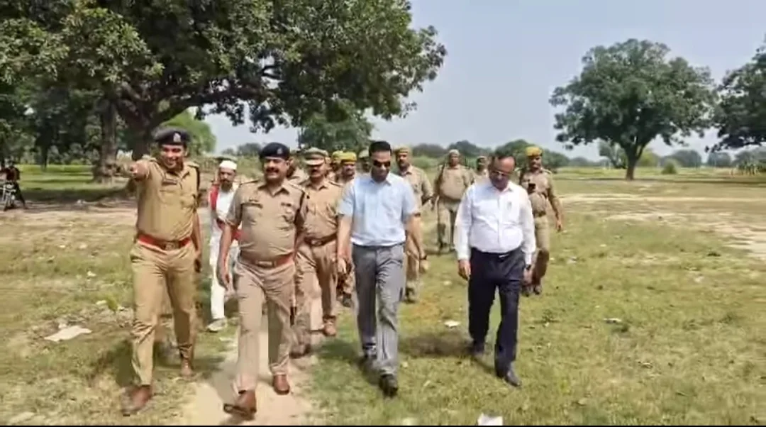 त्योहारों से पहले प्रशासन अलर्ट! DM-SP ने खुद लिया पटाखा मार्केट का सुरक्षा जायजा