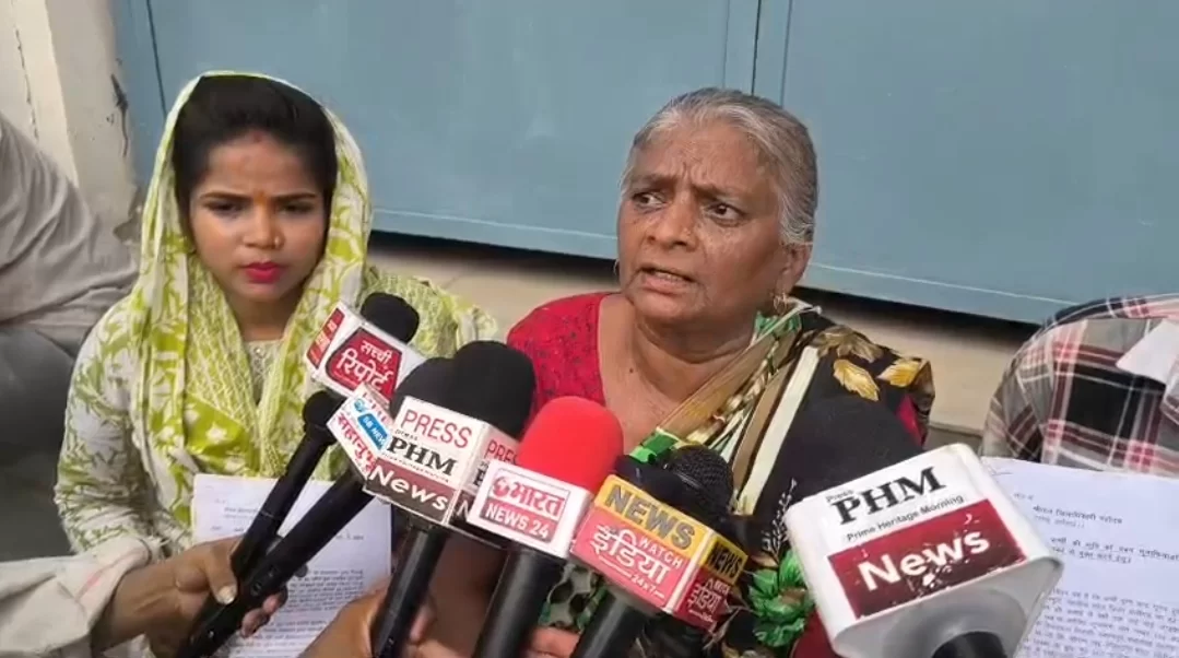 जिलाधिकारी से लगाई न्याय की गुहार