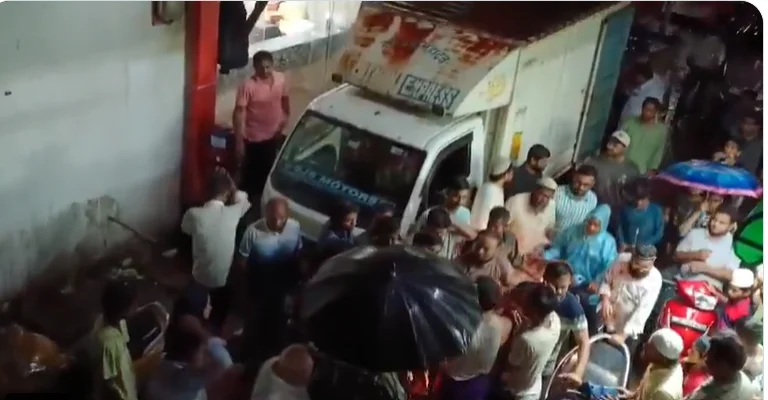 बाइक सवार युवक पर हुआ हमला